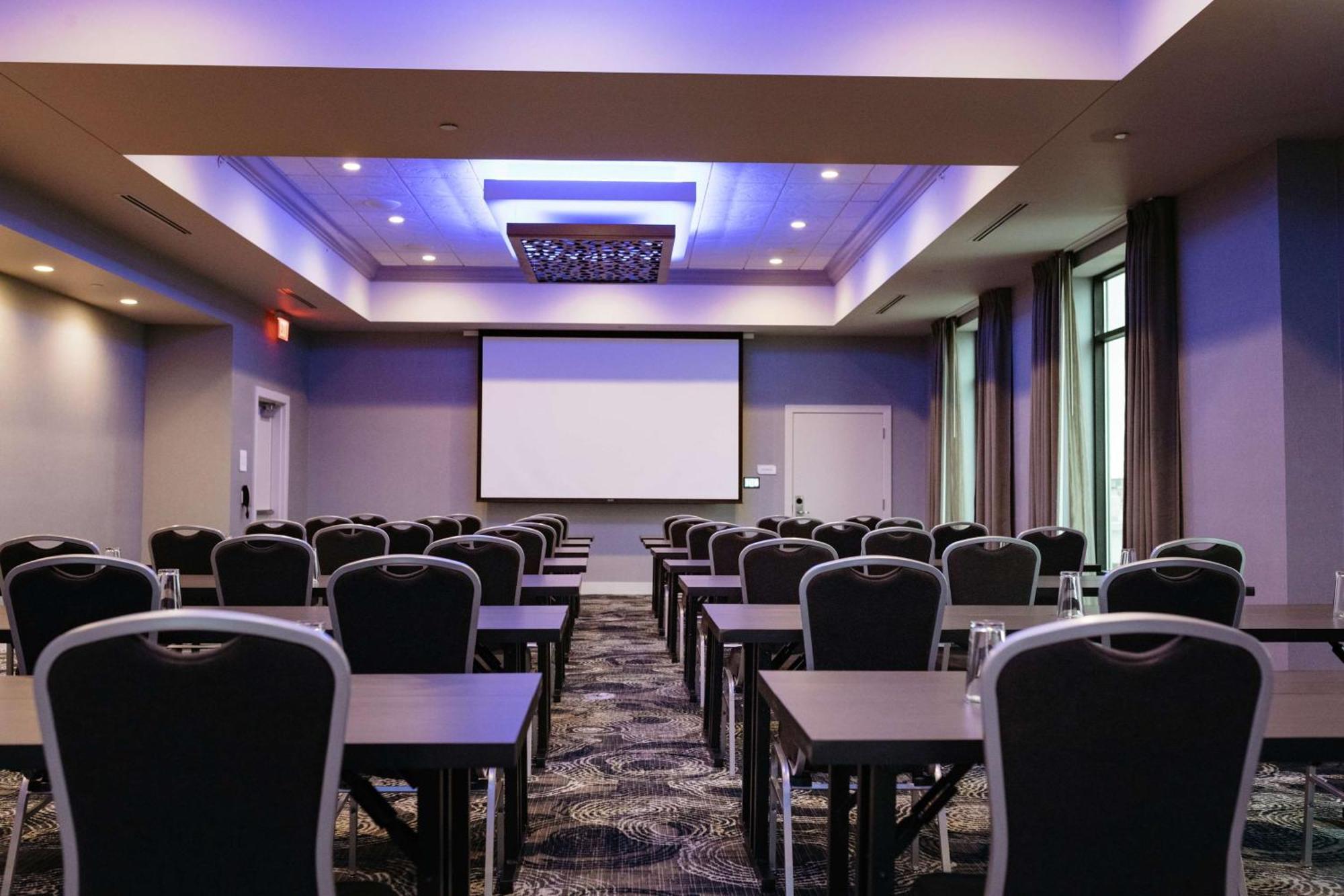 Hilton Garden Madison 3*